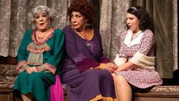 Dünya Tiyatro Günü?nde usta oyuncular Cumhuriyet?e konuştu: Tüm dünya sahne!