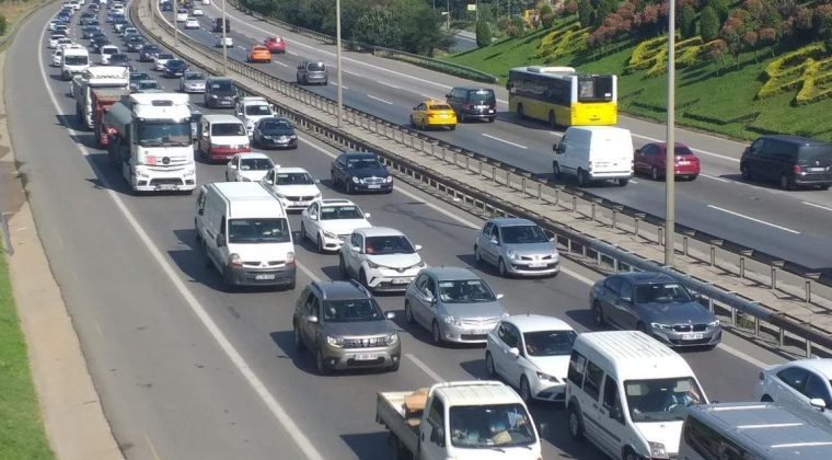 Tatilciler yollara düştü: Bolu Dağı kesiminde bayram tatili hareketliliği başladı